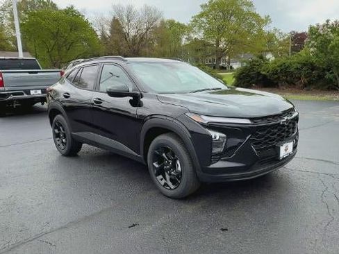 Certified 2026 Chevrolet Trax LT w/ Driver Confidence Package FWD image 2