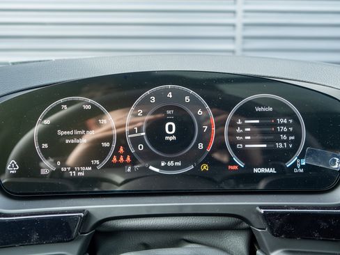 New 2026 Porsche Cayenne image 23