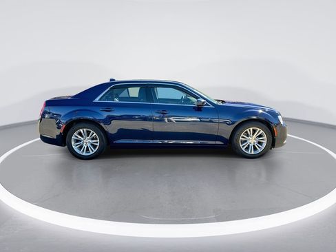 Used 2017 Chrysler 300 Limited image 9