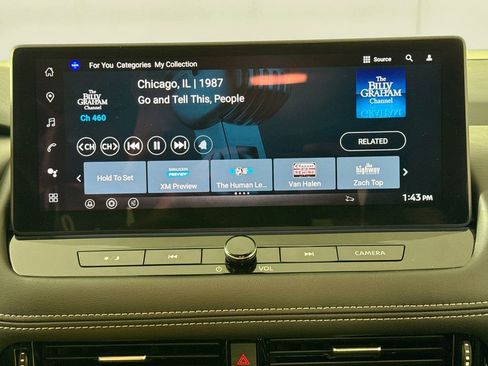 Used 2025 Nissan Rogue SL AWD/4WD image 15
