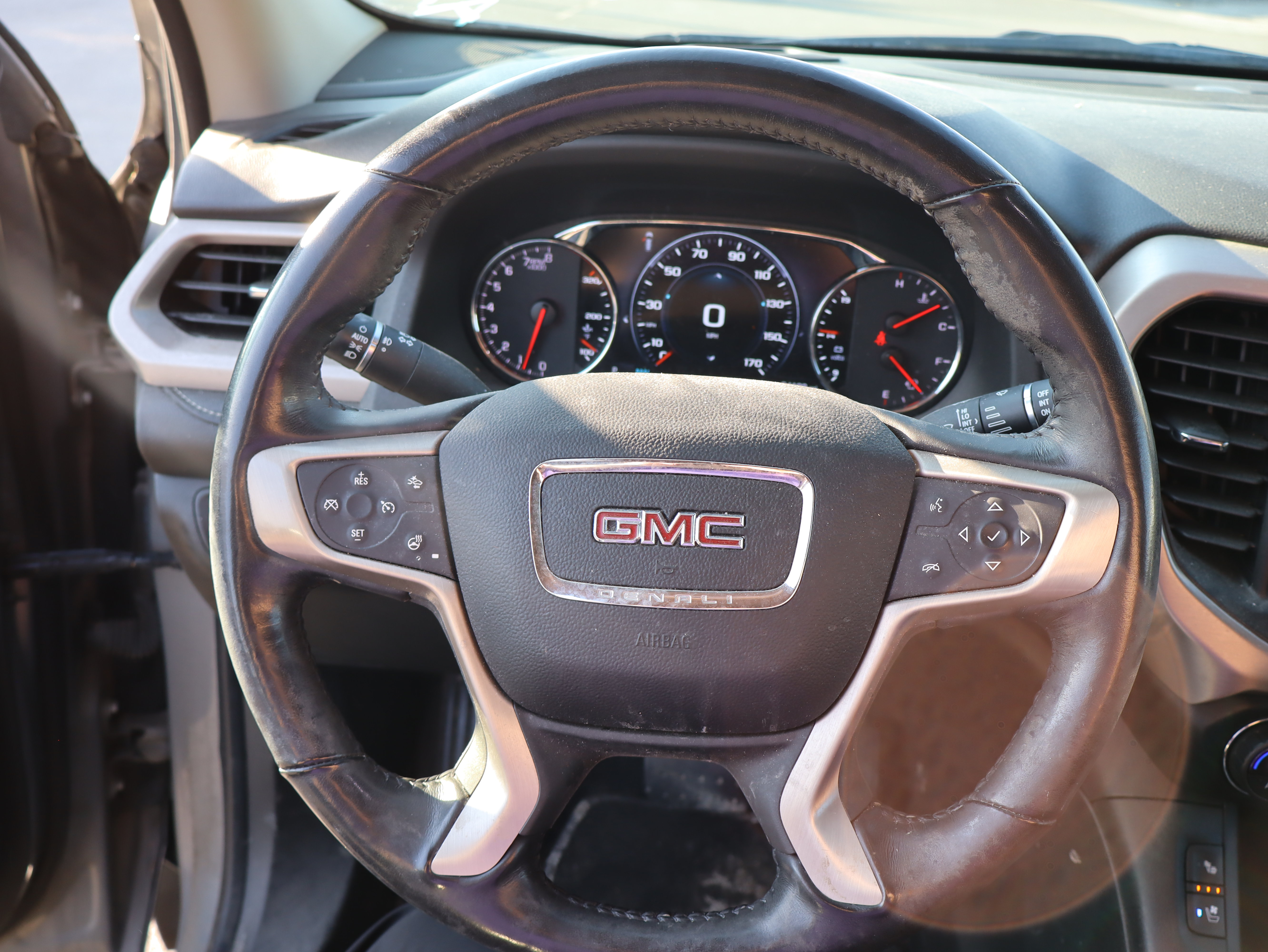 Used 2019 GMC Acadia Denali w/ Technology Package AWD/4WD image 17