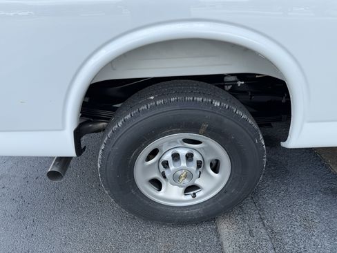 New 2026 Chevrolet Express 3500 Extended RWD image 8