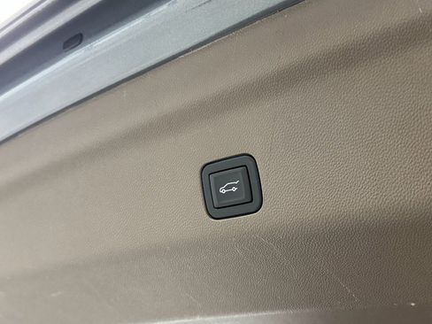 Used 2021 GMC Yukon Denali w/ Denali Premium Package image 44