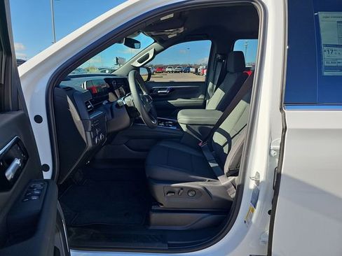 New 2026 Chevrolet Suburban LS RWD image 19