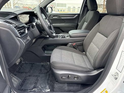Used 2025 GMC Acadia Elevation AWD/4WD image 24