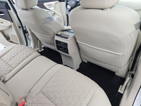 Used 2019 Nissan Murano Platinum image 11