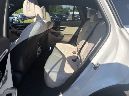 Used 2023 Mercedes-Benz GLC 300 4MATIC image 32