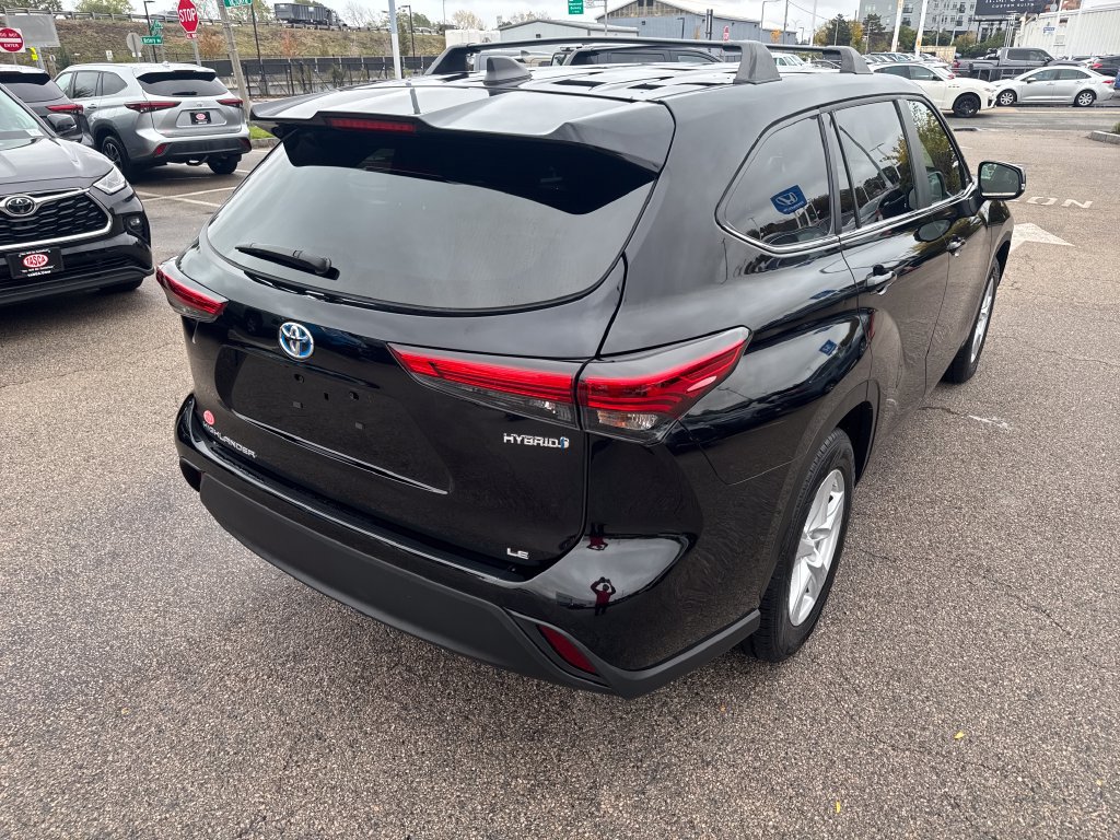 Used 2023 Toyota Highlander LE FWD image 10