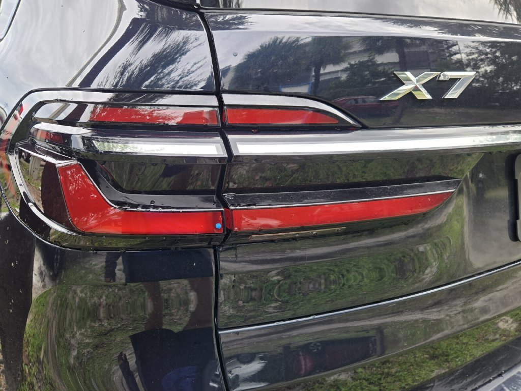 Used 2023 BMW X7 xDrive40i w/ M Sport Package AWD/4WD image 8