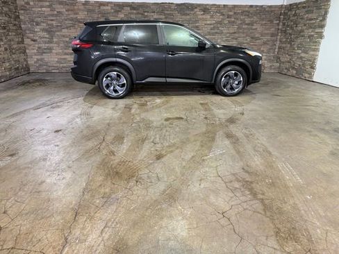 Certified 2025 Nissan Rogue SV image 4