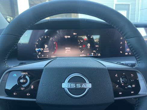 Used 2025 Nissan Murano SV image 11