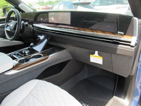 New 2026 Cadillac Escalade Platinum Luxury w/ LPO, Radiant Package AWD/4WD image 10