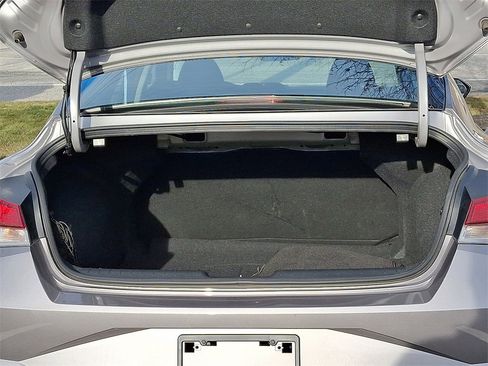 Used 2023 Hyundai Elantra SEL image 29