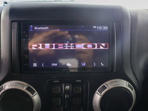 Used 2017 Jeep Wrangler Unlimited Rubicon w/ Connectivity Group AWD/4WD image 29