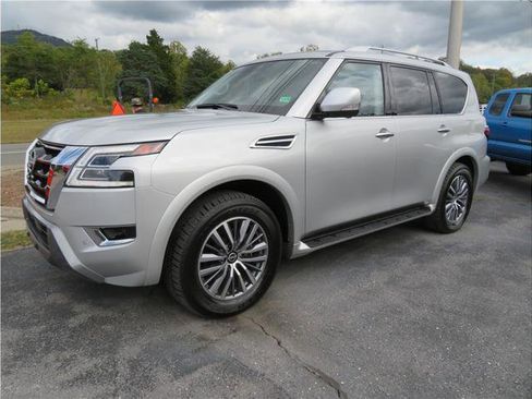 Used 2024 Nissan Armada SL w/ Captain's Chairs Package image 17