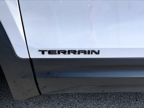 Used 2021 GMC Terrain SLE w/ Driver Convenience Package FWD image 10