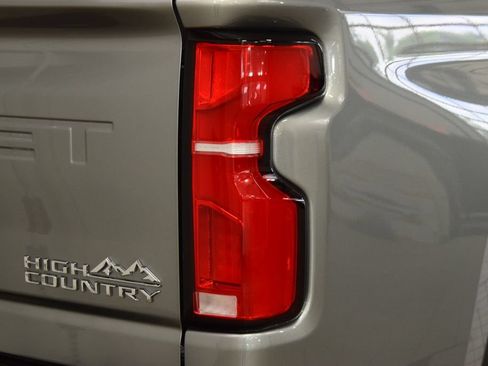 Used 2025 Chevrolet Silverado 2500 High Country w/ Technology Package AWD/4WD image 22