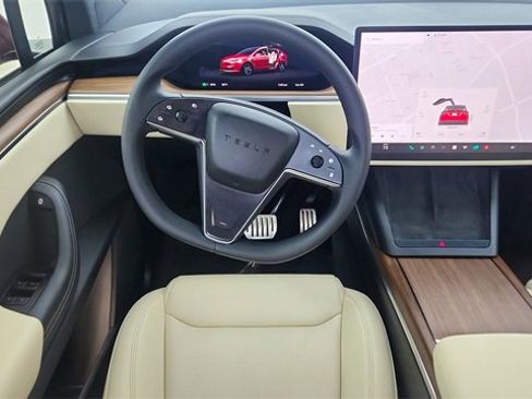 Used 2024 Tesla Model X image 39