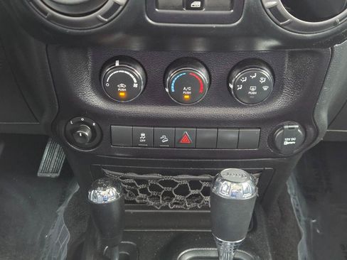 Used 2018 Jeep Wrangler Unlimited Sport S AWD/4WD image 22