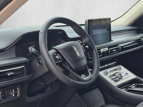 Used 2024 Lincoln Aviator 2WD w/ Premium Package image 10