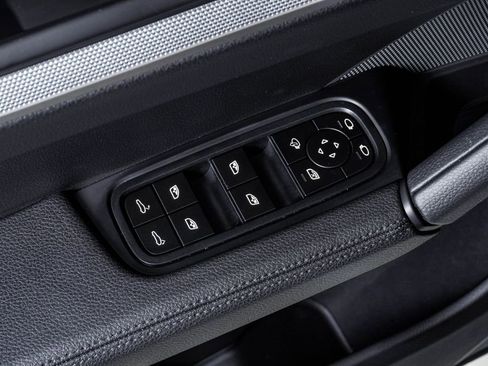 Certified 2025 Porsche Cayenne Coupe image 26