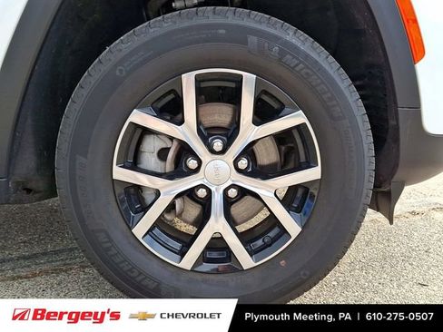 Used 2024 Jeep Grand Cherokee Limited AWD/4WD image 10