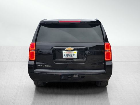 Used 2019 Chevrolet Suburban LT image 6