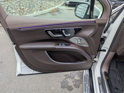 Used 2024 Mercedes-Benz Maybach EQS 680 4MATIC image 12