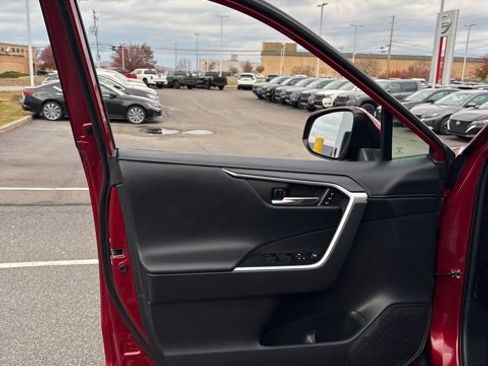 Used 2020 Toyota RAV4 Limited image 10