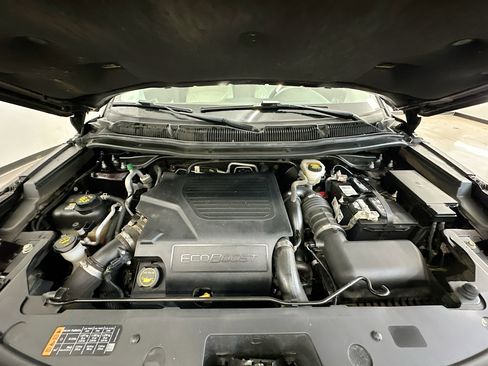 Used 2018 Ford Explorer Platinum image 36