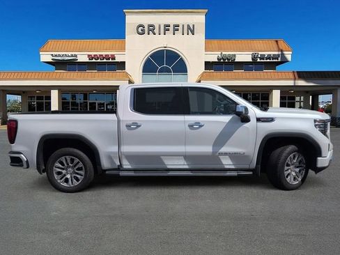 Used 2022 GMC Sierra 1500 Denali AWD/4WD image 3