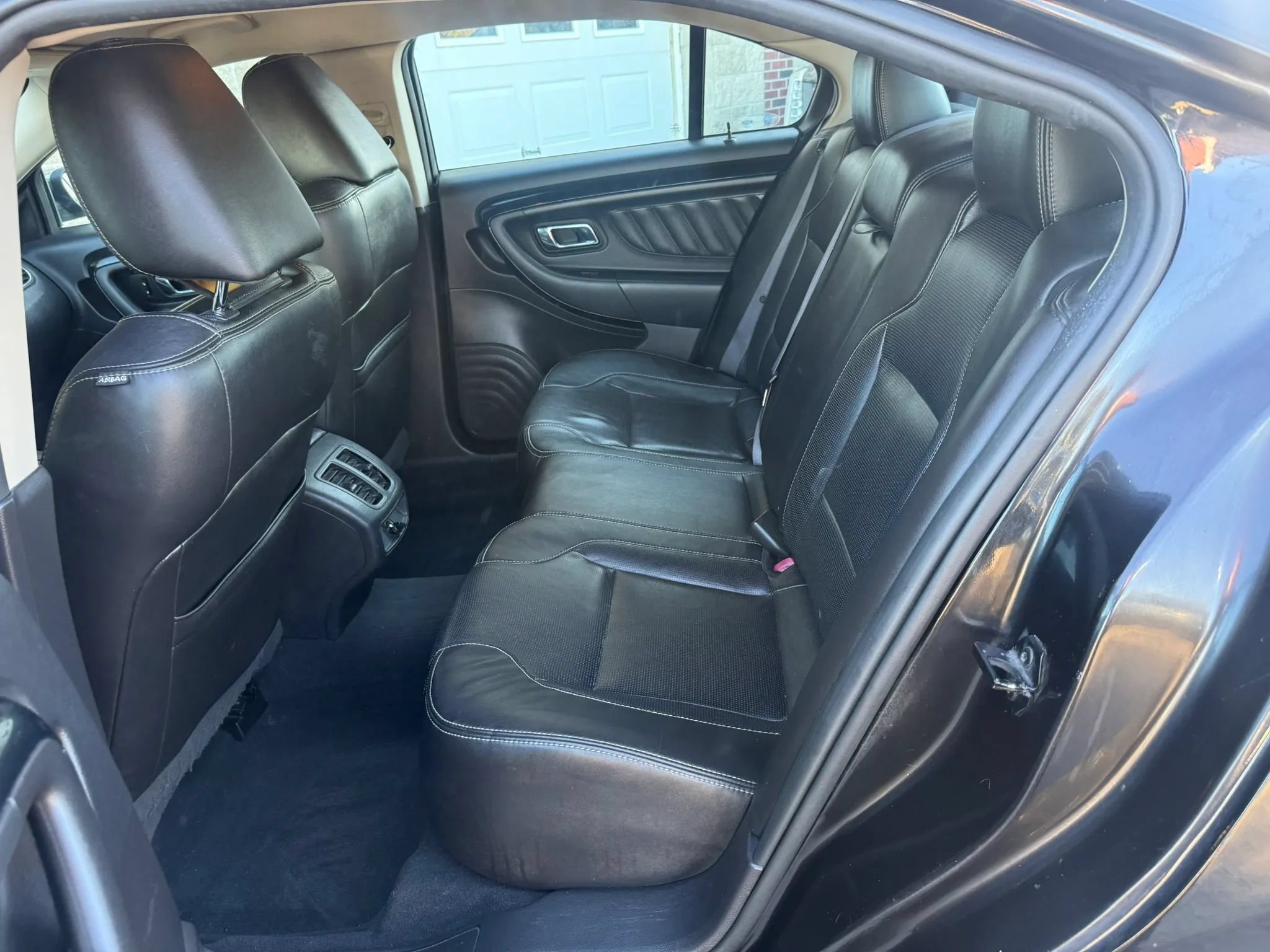 Used 2010 Ford Taurus Limited FWD image 25
