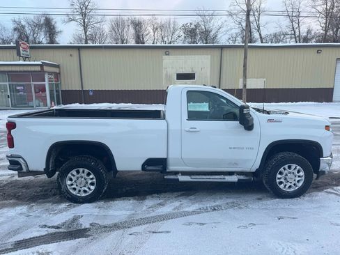 Used 2022 Chevrolet Silverado 3500 LT w/ Convenience Package image 4