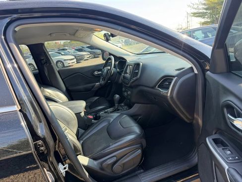 Used 2021 Jeep Cherokee Latitude Plus AWD/4WD image 27