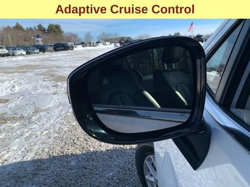 Used 2024 Chrysler Pacifica Touring-L image 8