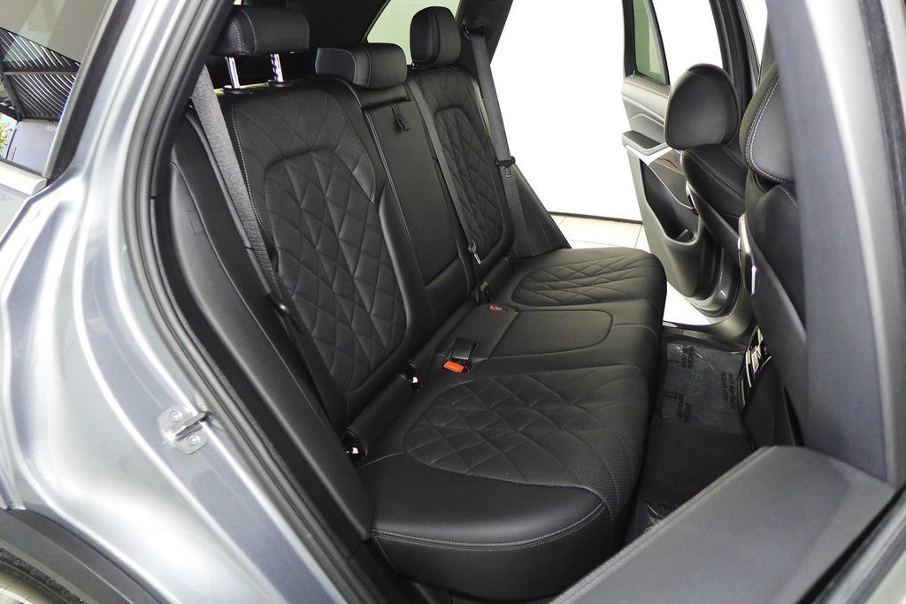 Certified 2024 BMW X5 xDrive40i w/ Parking Assistance Package AWD/4WD image 20