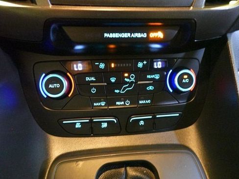 Used 2021 Ford Transit Connect XL image 18