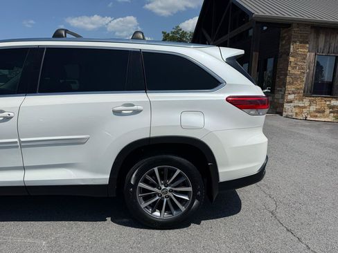 Used 2019 Toyota Highlander XLE AWD/4WD image 40