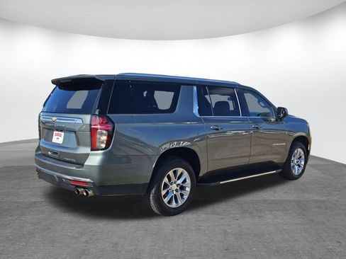 Used 2023 Chevrolet Suburban Premier image 4