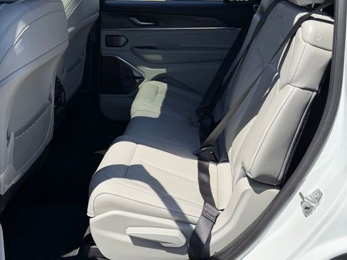 Certified 2023 Jeep Grand Cherokee L Overland w/ MOPAR Finishing Package AWD/4WD image 21