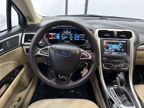 Used 2016 Ford Fusion SE FWD image 22