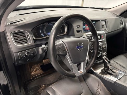 Used 2016 Volvo V60 T5 Cross Country w/ Convenience Package image 10
