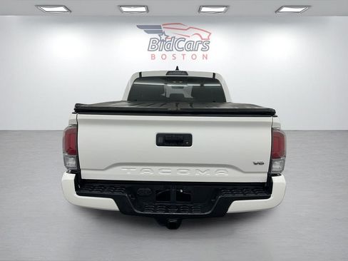 Used 2020 Toyota Tacoma TRD Sport AWD/4WD image 5