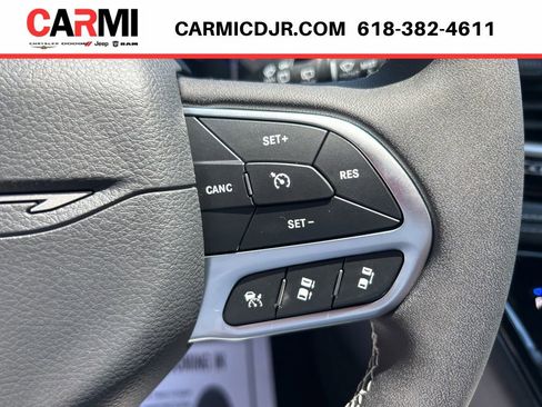 New 2027 Chrysler Pacifica Select FWD image 14