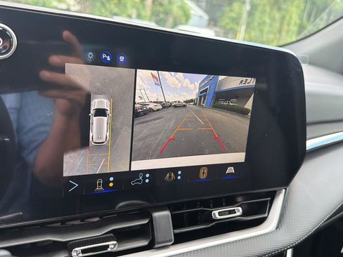 New 2027 Chevrolet Equinox LT w/ Convenience Package II FWD image 25
