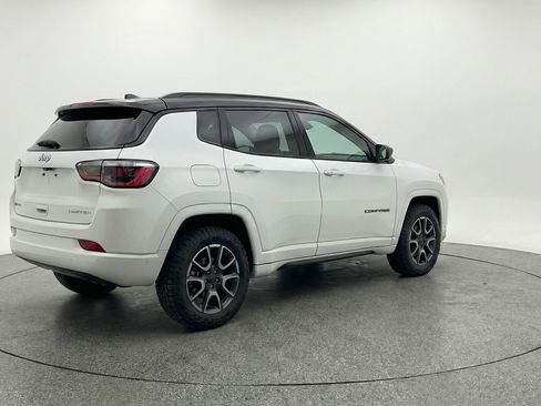 Used 2025 Jeep Compass Trailhawk image 9