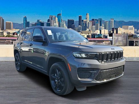 New 2025 Jeep Grand Cherokee Altitude image 3