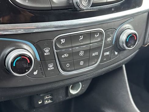 Used 2020 Chevrolet Traverse RS image 29