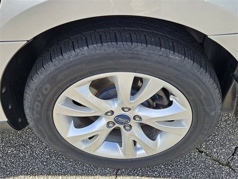 Used 2010 Ford Taurus SEL image 7