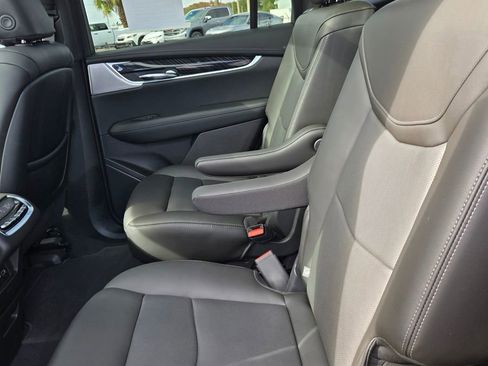 Used 2023 Cadillac XT6 Premium Luxury image 46